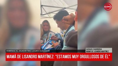 La madre de Lisandro Mart&iacute;nez vivi&oacute; la previa al homenaje: &ldquo;Siempre se acuerda de donde naci&oacute;&rdquo;